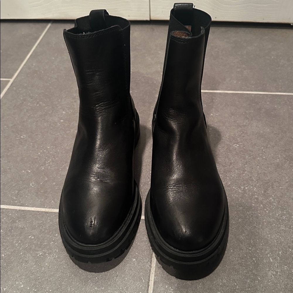Madewell Chelsea Leather Boots - Picture 4 of 8